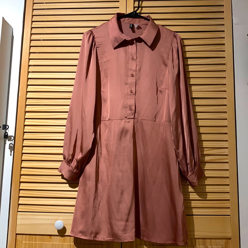 Button down silk dress 🌸